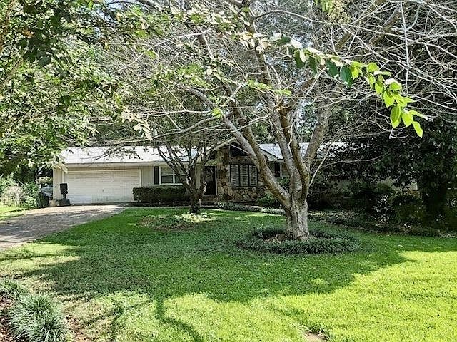 1st image of 832 Chandler Dr