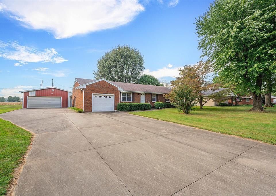 1st image of 2202 Woodland Dr