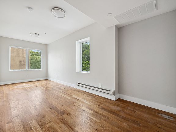 3rd image of 437 Franklin Ave #3R