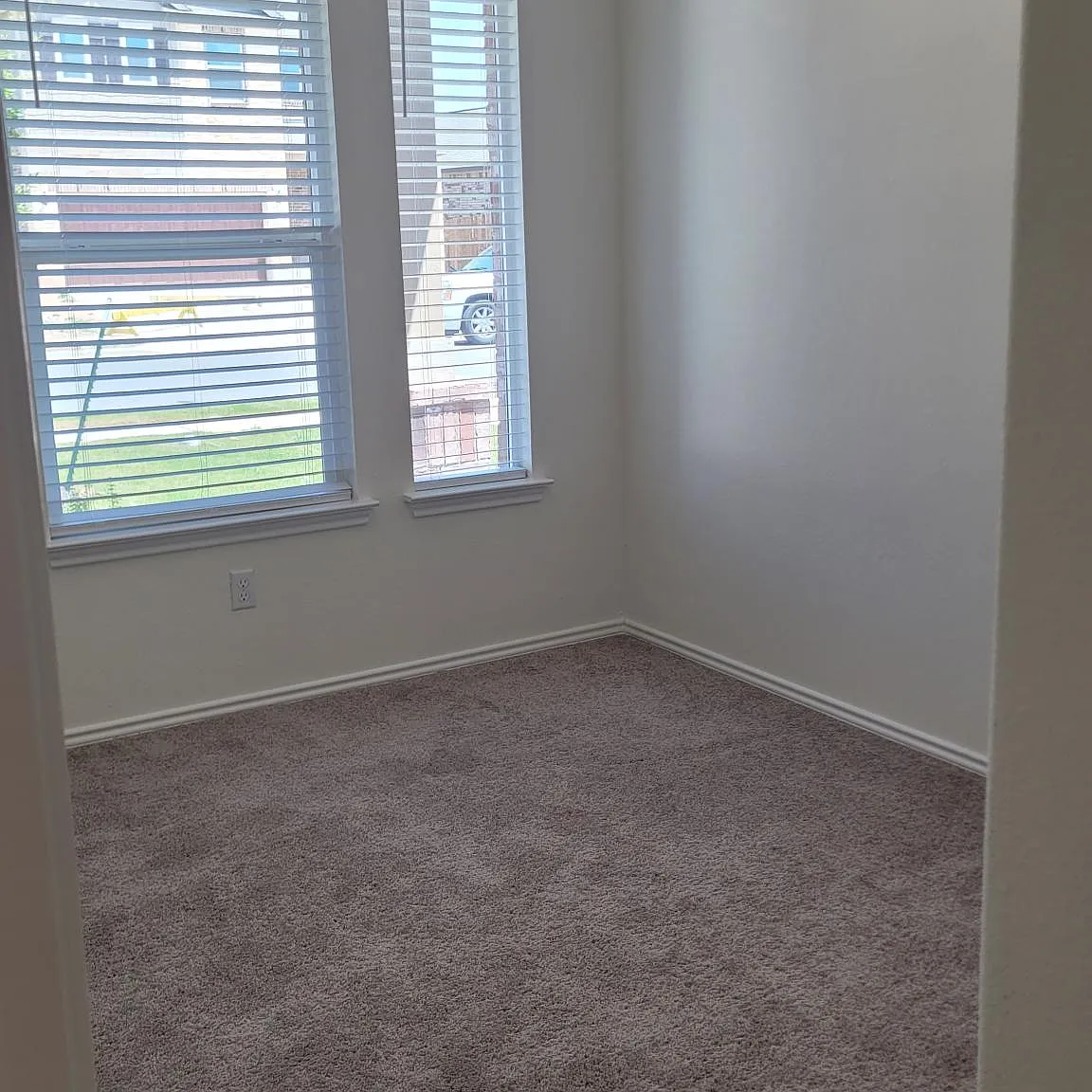 5 bed, 3.5 bath, 2898 sqft, $3,300 — Photo 3
