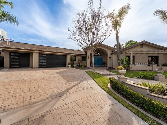2nd image of 1940 Skycrest Dr