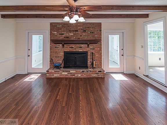 5th image of 207 Maplewood Dr