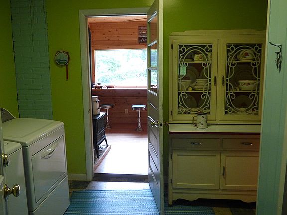 Garage entrance/laundry room