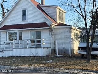 4th image of 700 2nd St SE