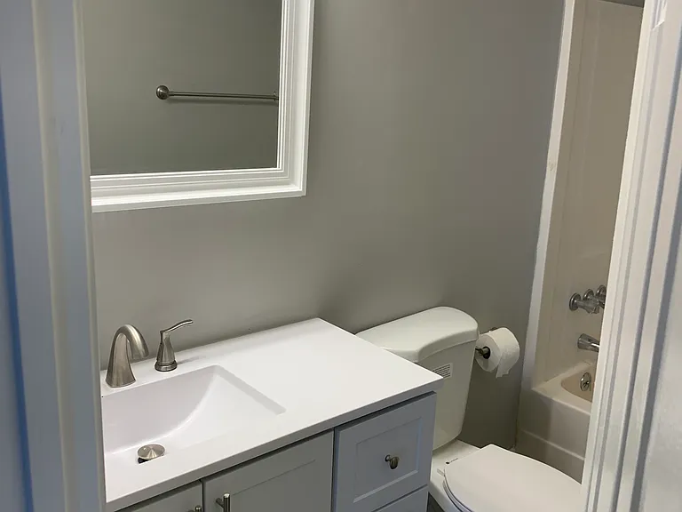 111 Greentree Dr — Photo 17