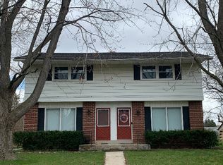 1817 Oakdale Dr, Waukesha, WI 53189