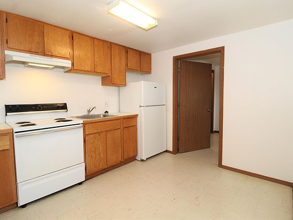 5th image of 654 W Adams St