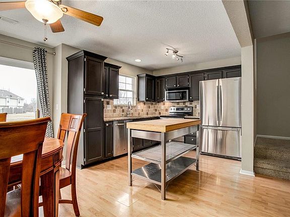 5th image of 1353 SE Broadway Cir #285B