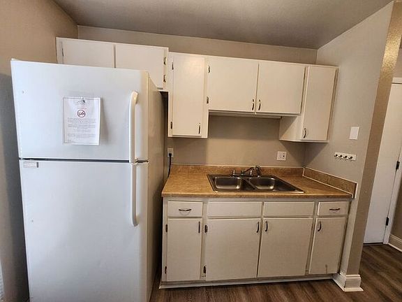 3rd image of 4420 Loomis Ave APT 2