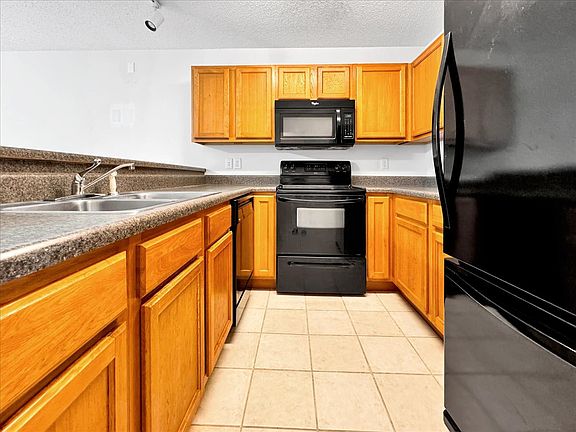 4th image of 994 Scenic Oak Ln
