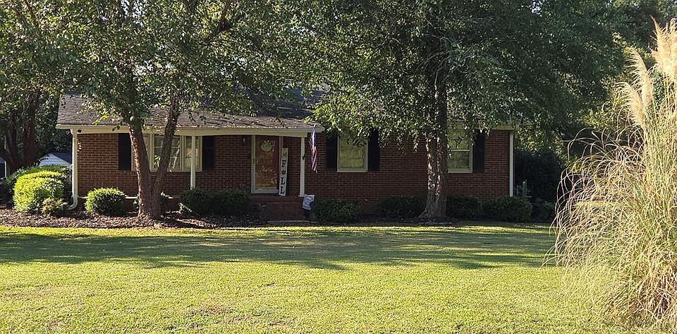 1st image of 102 Greenway Dr