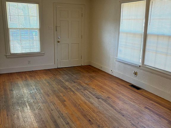 4th image of 2312 Moss St