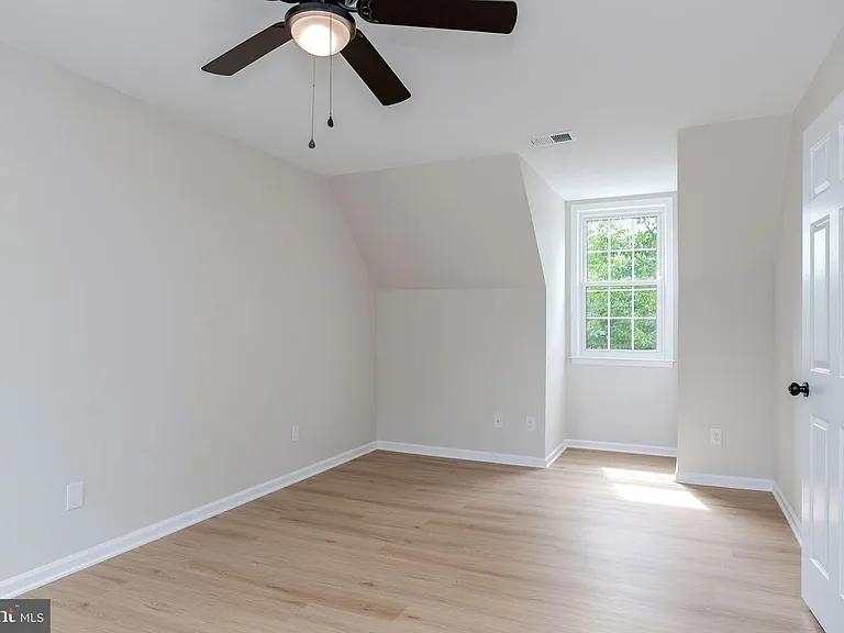 561 Tiffany Ct — Photo 20