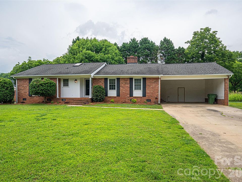 1st image of 225 Dogwood Dr