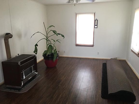 Living room area 12'x15'