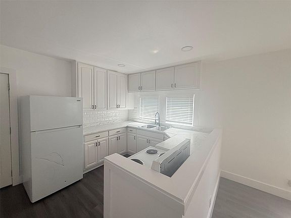 5th image of 126 Smith Ln #E
