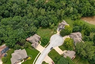 4th image of River Hills Ct