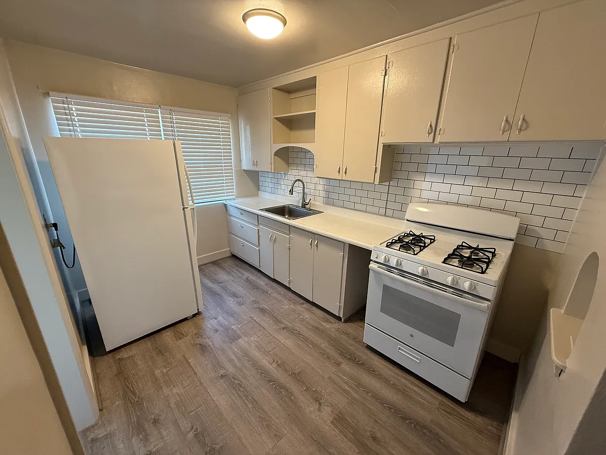 Building Photo - 1252 Elm Ave #1252