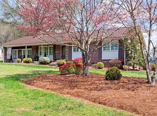 204 Lakeside Dr, Walnut Cove, NC 27052