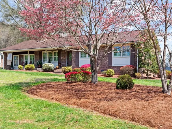 204 Lakeside Dr, Walnut Cove, NC 27052
