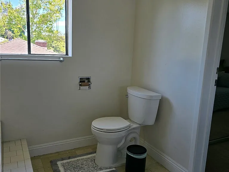 2646 Military Ave — Photo 5