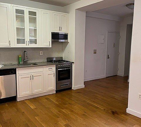 4th image of 107-109 Sullivan St #17