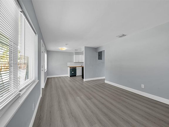 3rd image of 1120 SW 30th St