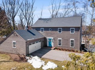 11639 N Hillside Ln, Mequon, WI 53092