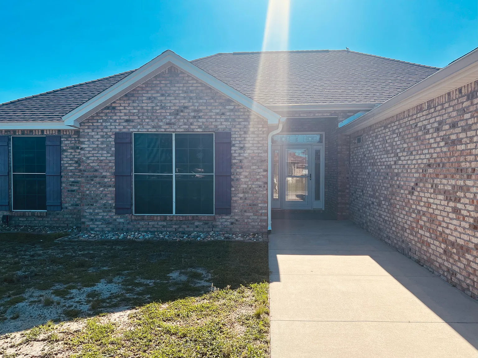 3 bed, 1924 sqft, $2,350 — Photo 2