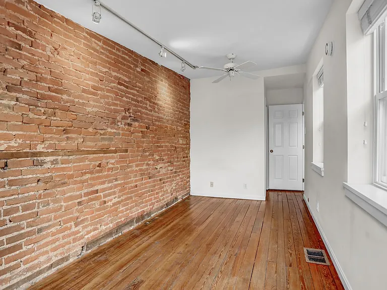 1409 Covington St — Photo 5