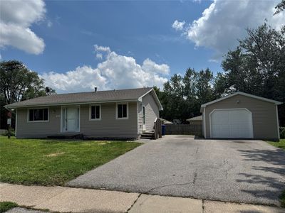 435 E Watrous Ave, Des Moines, IA, 50315