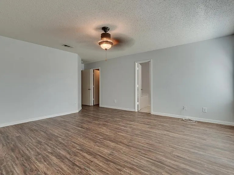5536 Camarillo Dr — Photo 11