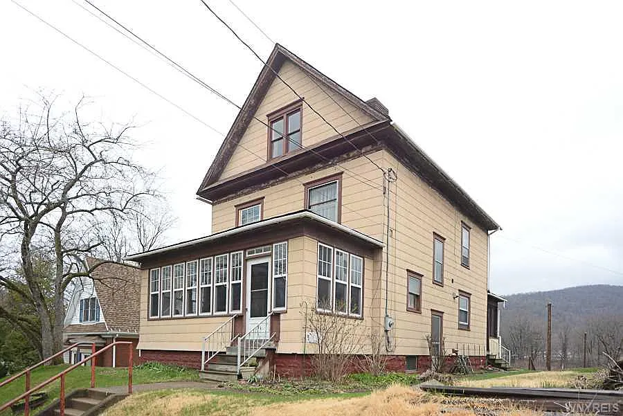 141 Clinton St photo 1