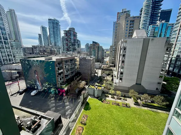 1212 Howe St #809, Vancouver, BC V6Z 2M9