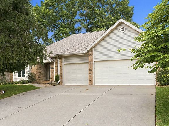 3rd image of 817 E Gaslight Drive