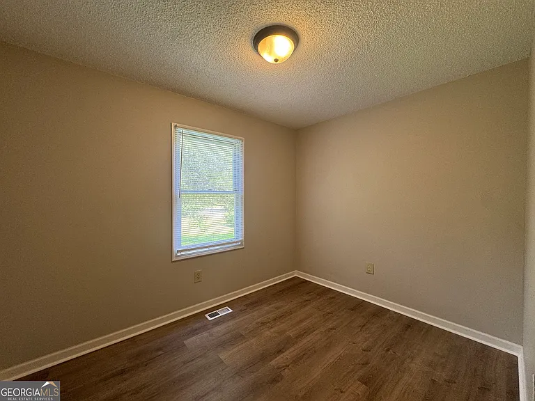 650 Morton Rd — Photo 8