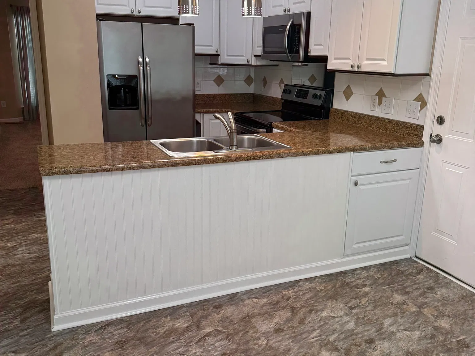 3 bed, 2.5 bath, 1808 sqft, $2,200 — Photo 3