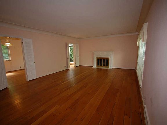 3rd image of 1216 Cliff Laine Dr