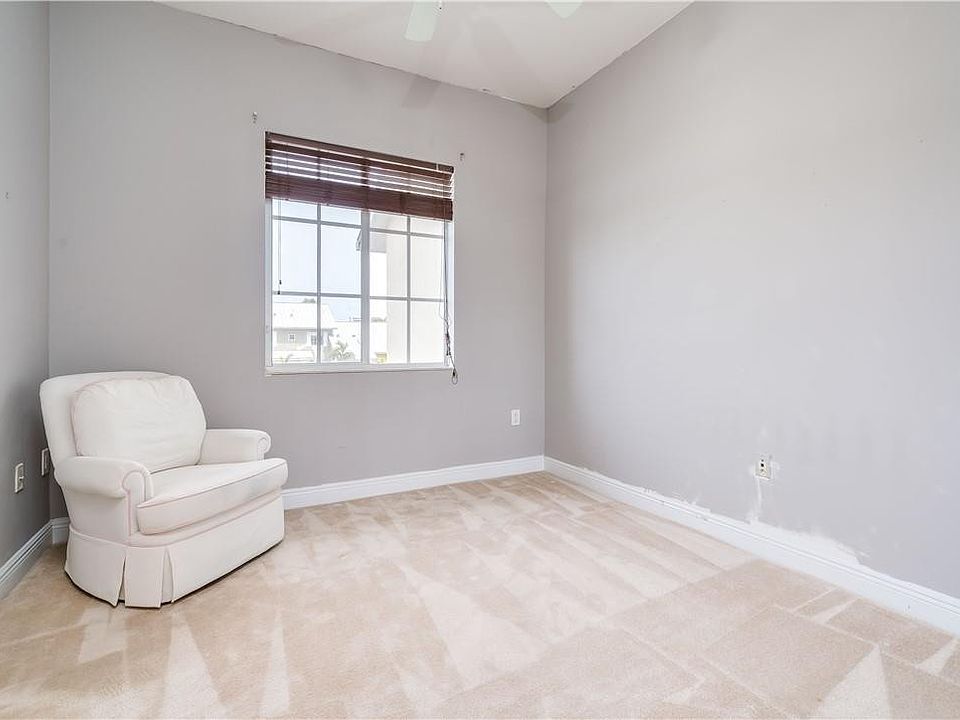 1st image of 302 SW 14 #302