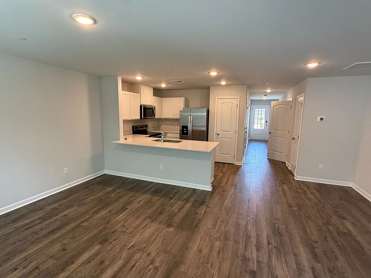 3 bed, 2.5 bath, 1418 sqft, $1,700 — Photo 4