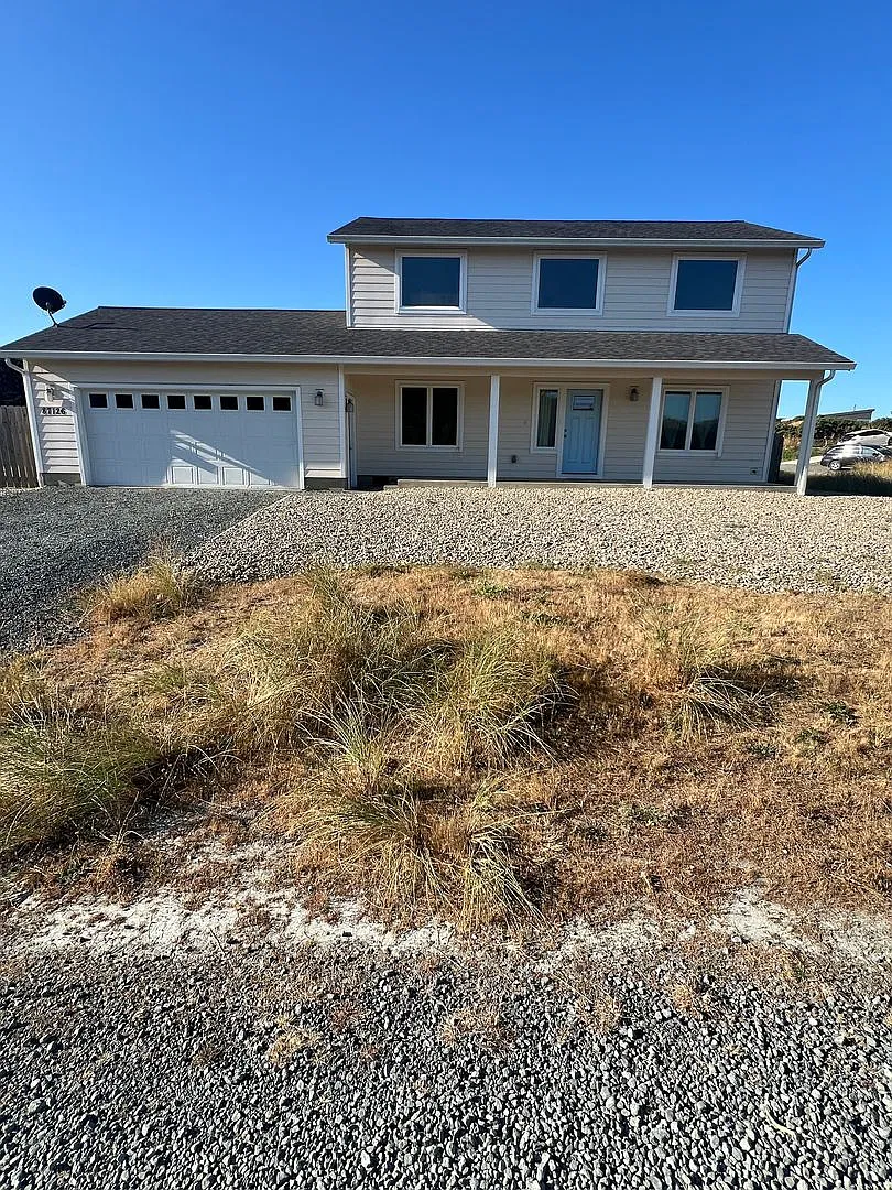 Beautiful 3 bedroom, 2 1/2 bath House with Ocean View! — Photo 1