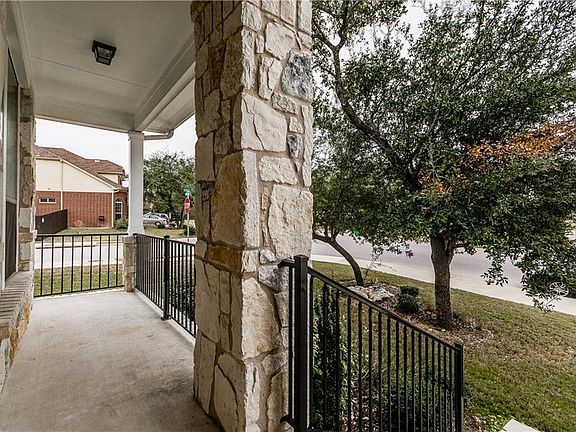 3rd image of 1001 Walsh Hill Trl