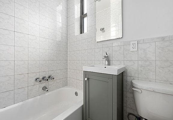 4th image of 340 E 5th St APT A1