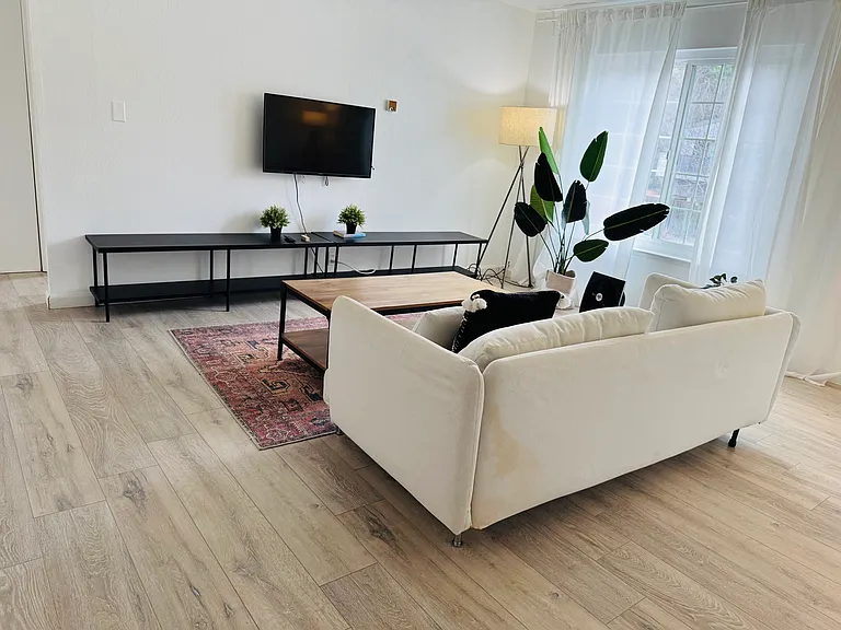 Pacific Garden Apartments — Photo 28