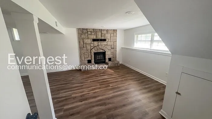1821 S Speas Dr — Photo 16