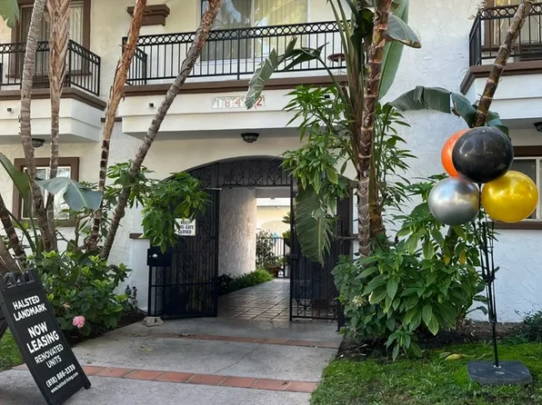 Halsted Landmark Apartments