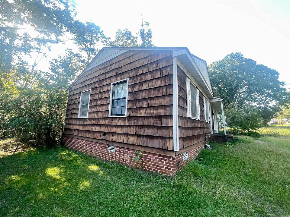 2nd image of 840 Lucas Ln