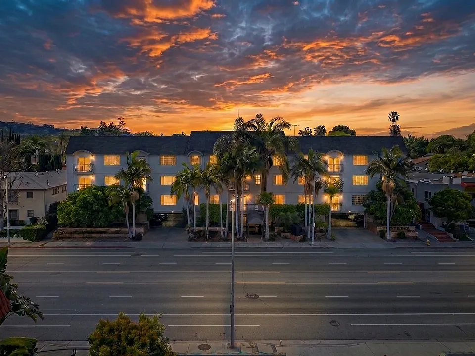 Woodman Ave Apartments