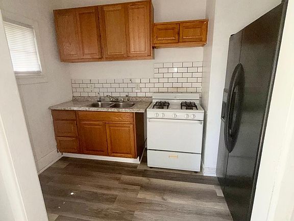 2nd image of 1703 Park St #2