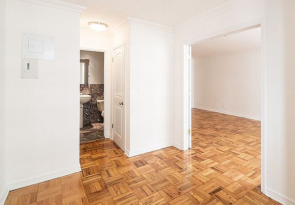 4th image of 315 W 57th St APT 12B